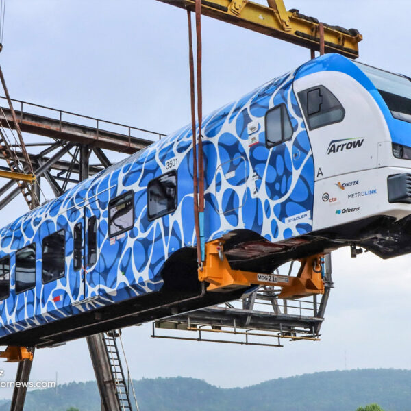 An end car is hovering on its way to the 'Induco' ship © Theo Stolz 22.06.2023 © Theo Stolz